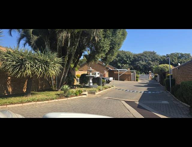 2 BEDROOM TOWNHOUSE FOR SALE IN MAGALIESKRUIN